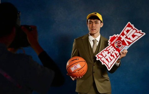 包含NBL官方晒集锦：广西大腿庞峥麟带领球队又拿一胜的词条