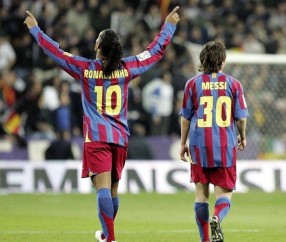 伯纳乌为罗纳尔迪尼奥欢呼：20年前的经典永恒的简单介绍